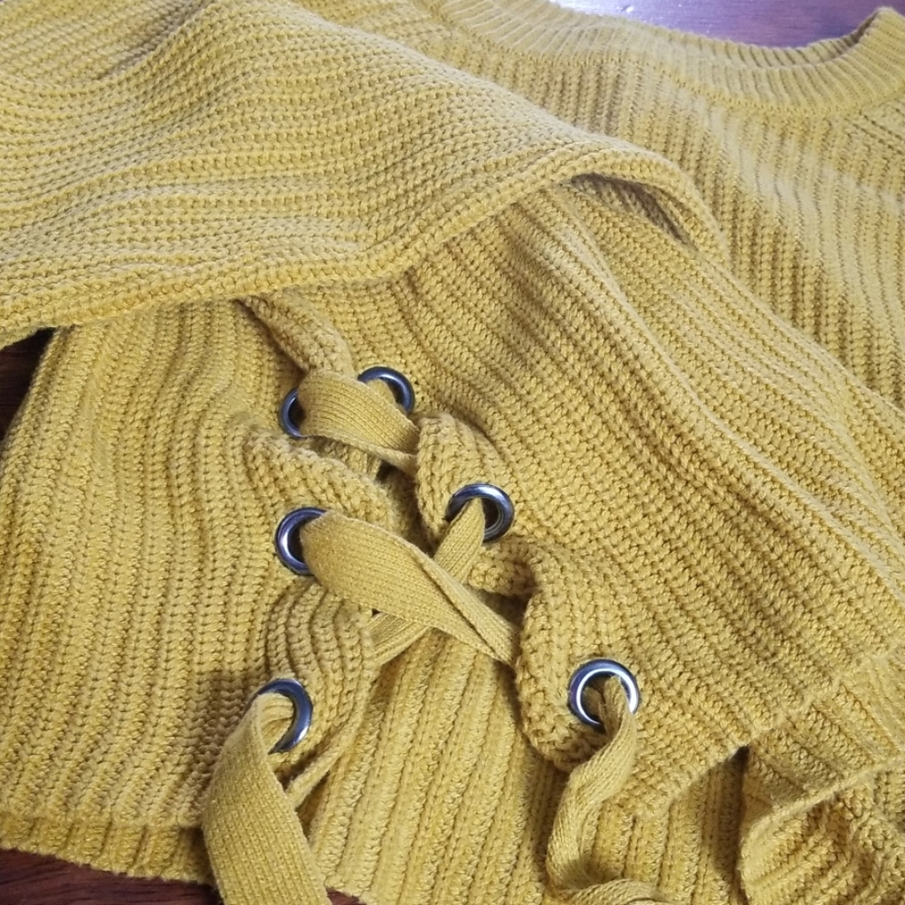 Moon & Madison | Cropped Sweater - Picture 4 of 8